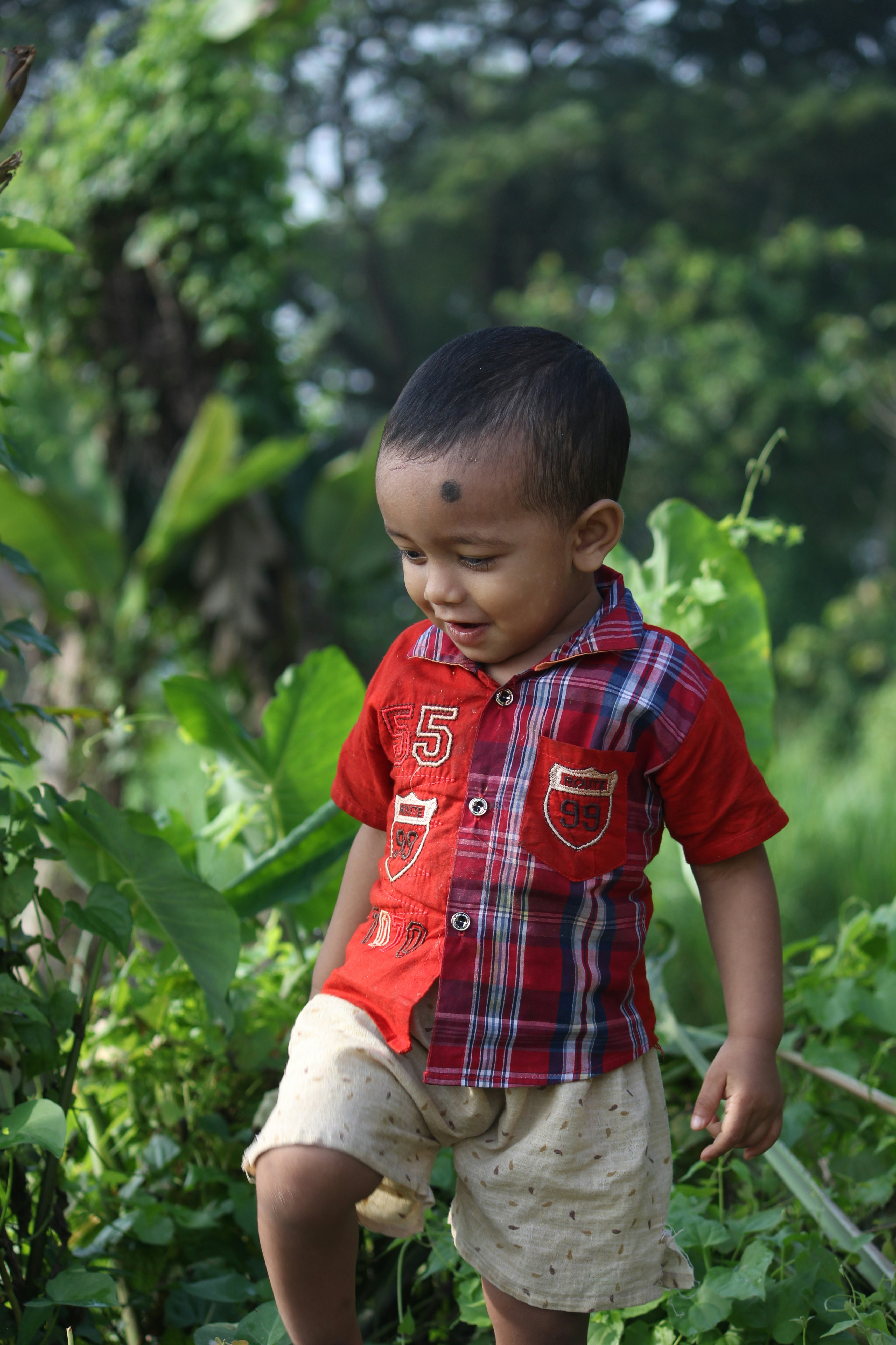 18K金表面纹理与金色饱和度观察展示